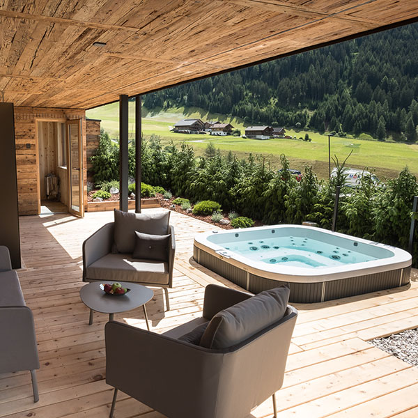Jacuzzi SPA - новости - гидромассажные бассейны в шале Selena